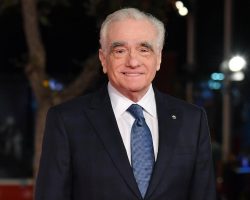 FOTO – Palermo, donata la maglia a Scorsese: “La Sicilia casa tua”